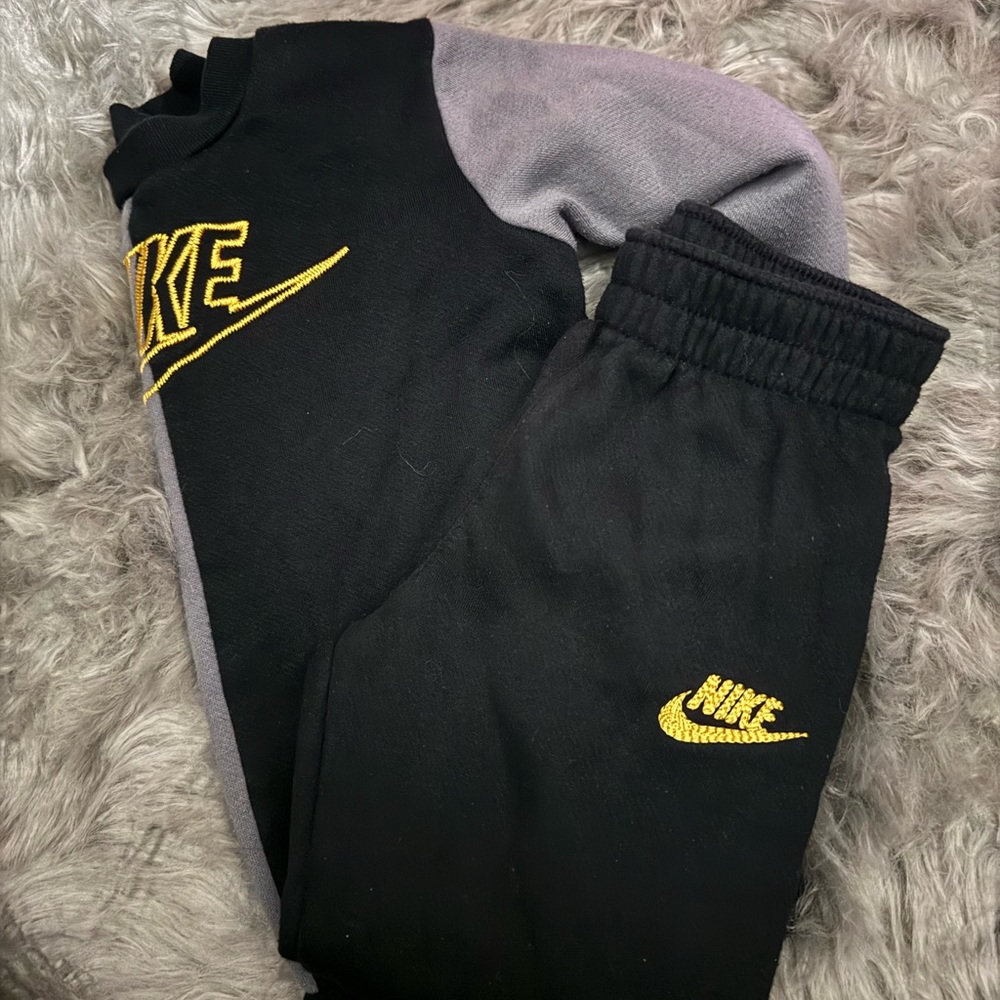 Toddler Nike Sweatsuit.